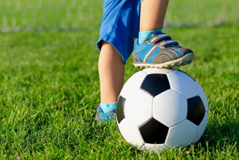 Занятия футболом учат детей думать